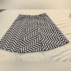 RD Style Black and Cream Skirt Size Medium
